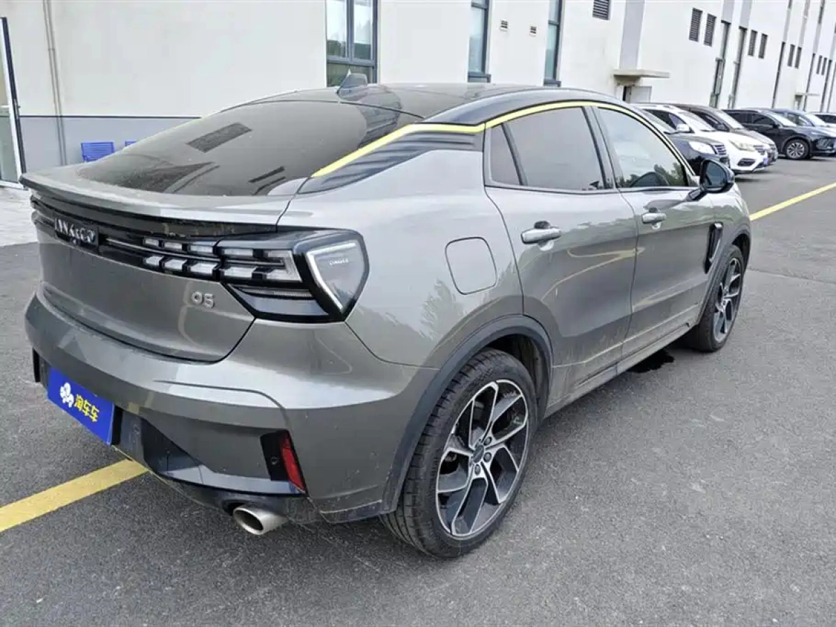 LYNK&CO 05