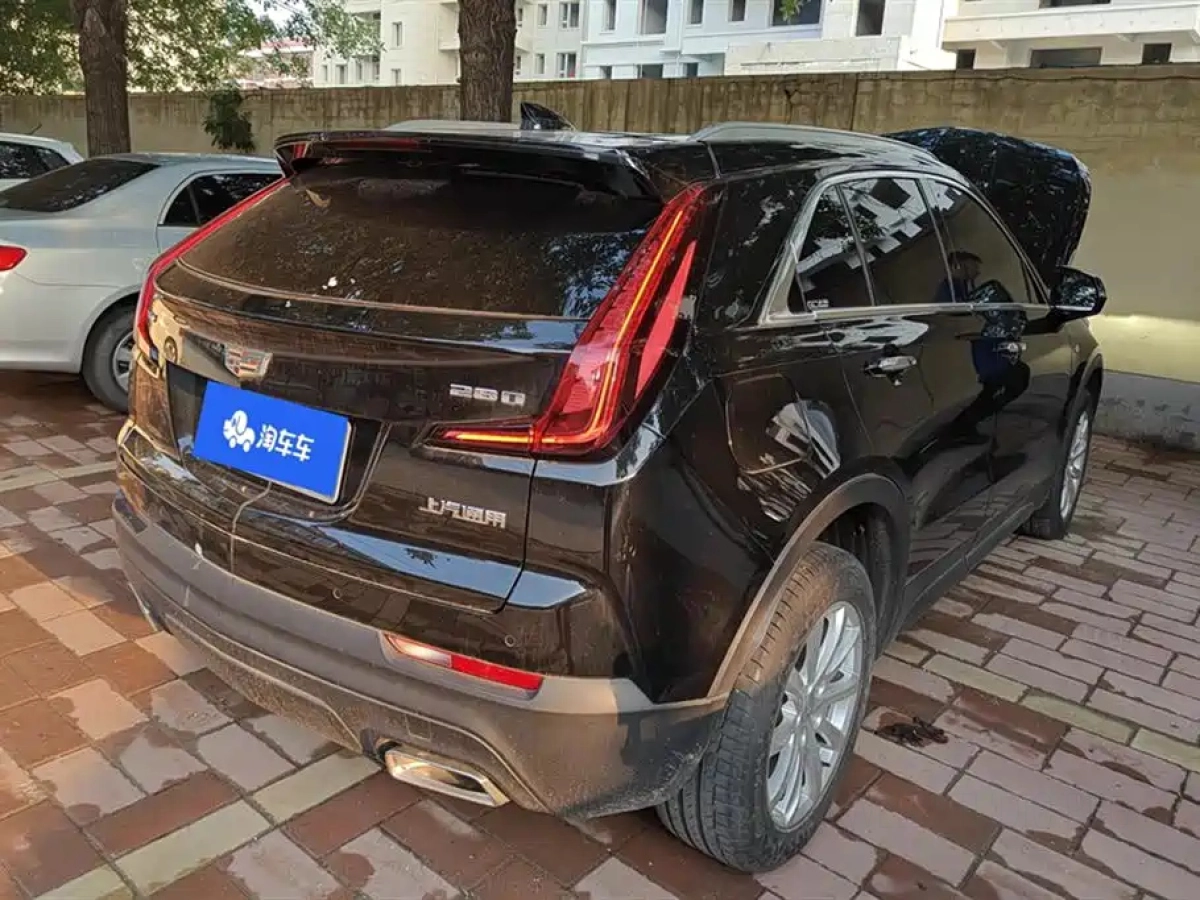 CADILLAC XT4