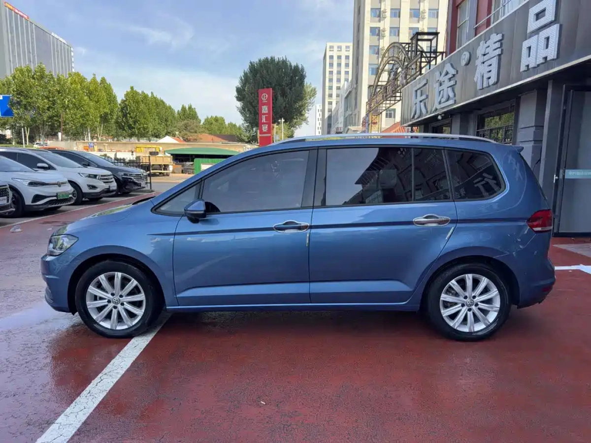 VOLKSWAGEN TOURAN