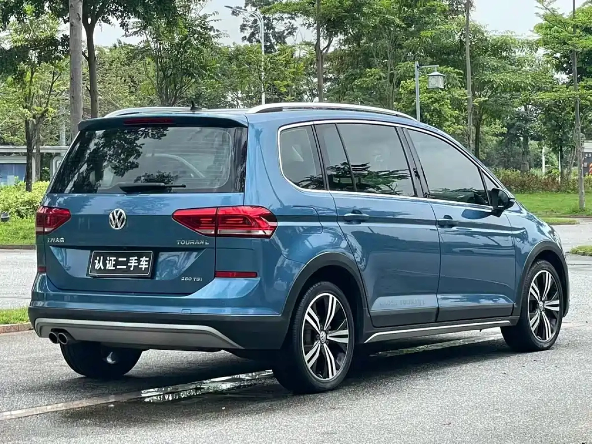 VOLKSWAGEN TOURAN
