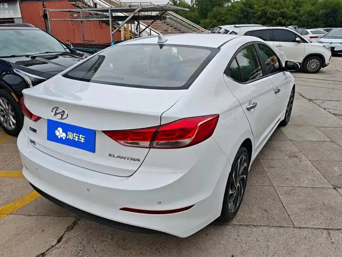 HYUNDAI ELANTRA