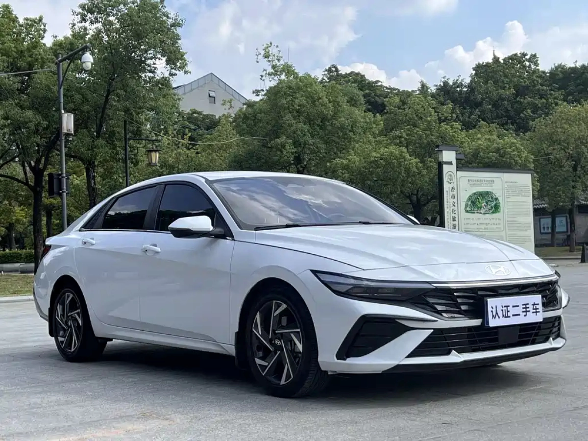 HYUNDAI ELANTRA