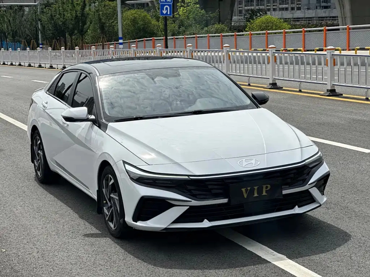 HYUNDAI ELANTRA