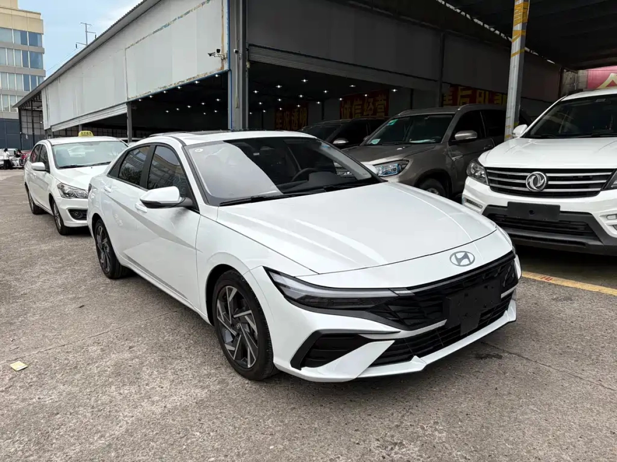 HYUNDAI ELANTRA