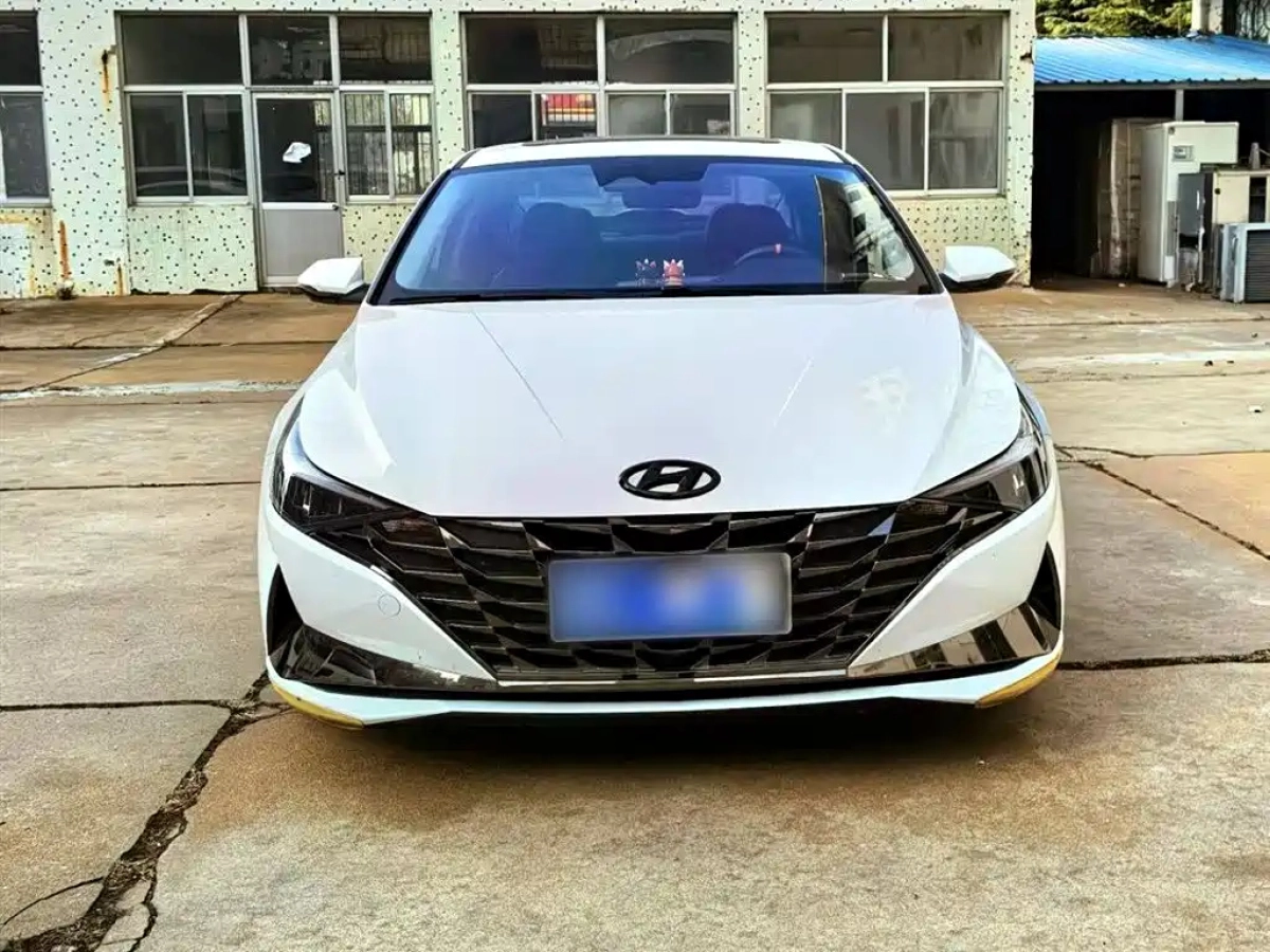 HYUNDAI ELANTRA