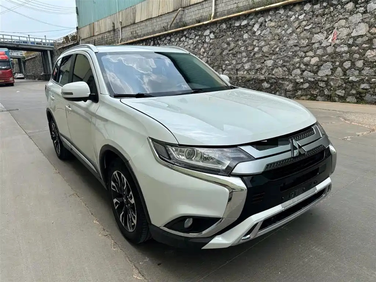 MITSUBISHI OUTLANDER