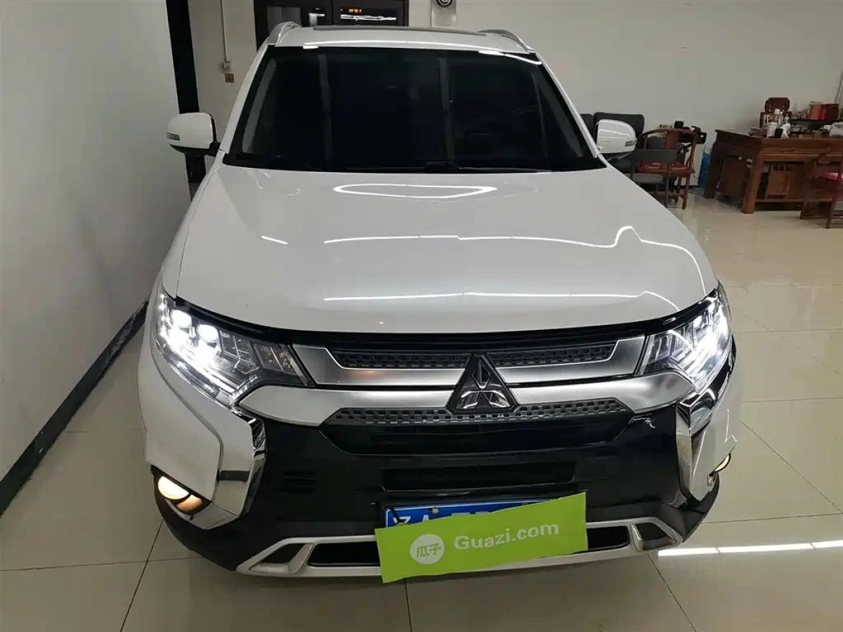 MITSUBISHI OUTLANDER