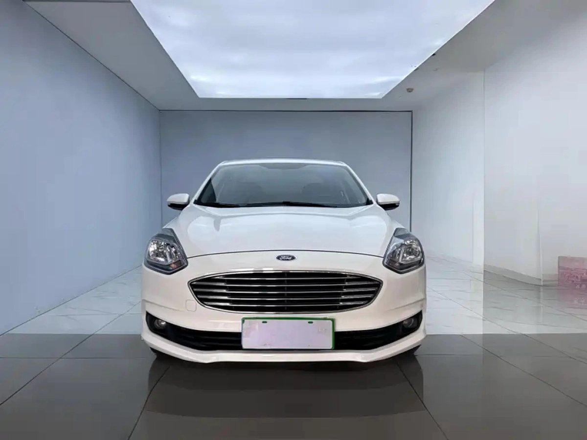 FORD ESCORT 2019
