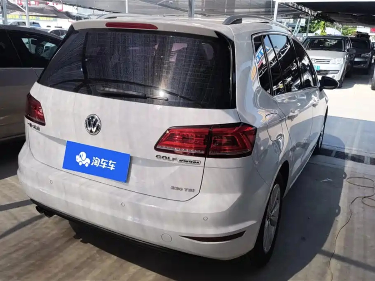 VOLKSWAGEN GOLF . SPORTSVAN