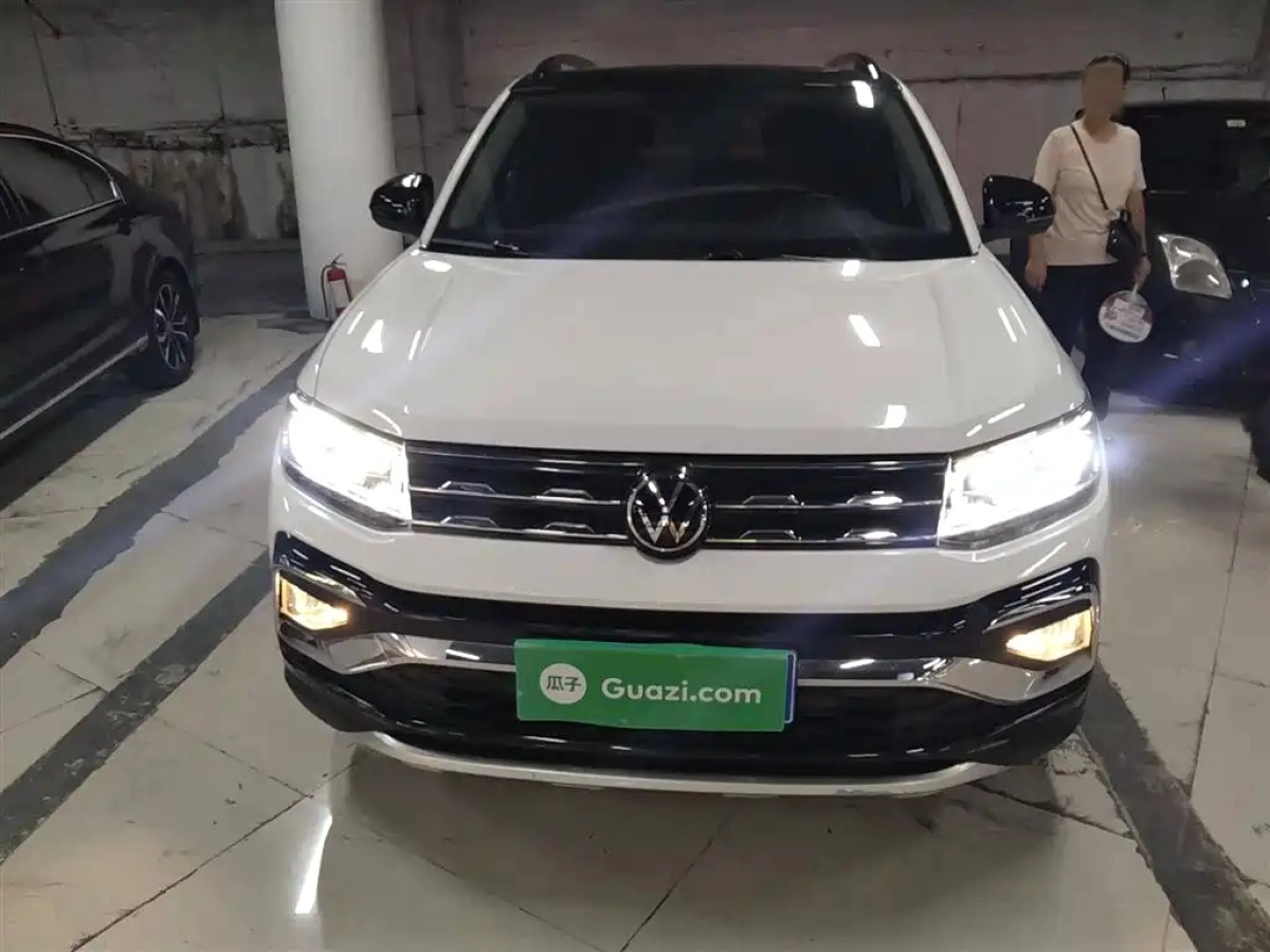 VOLKSWAGEN T-CROSS