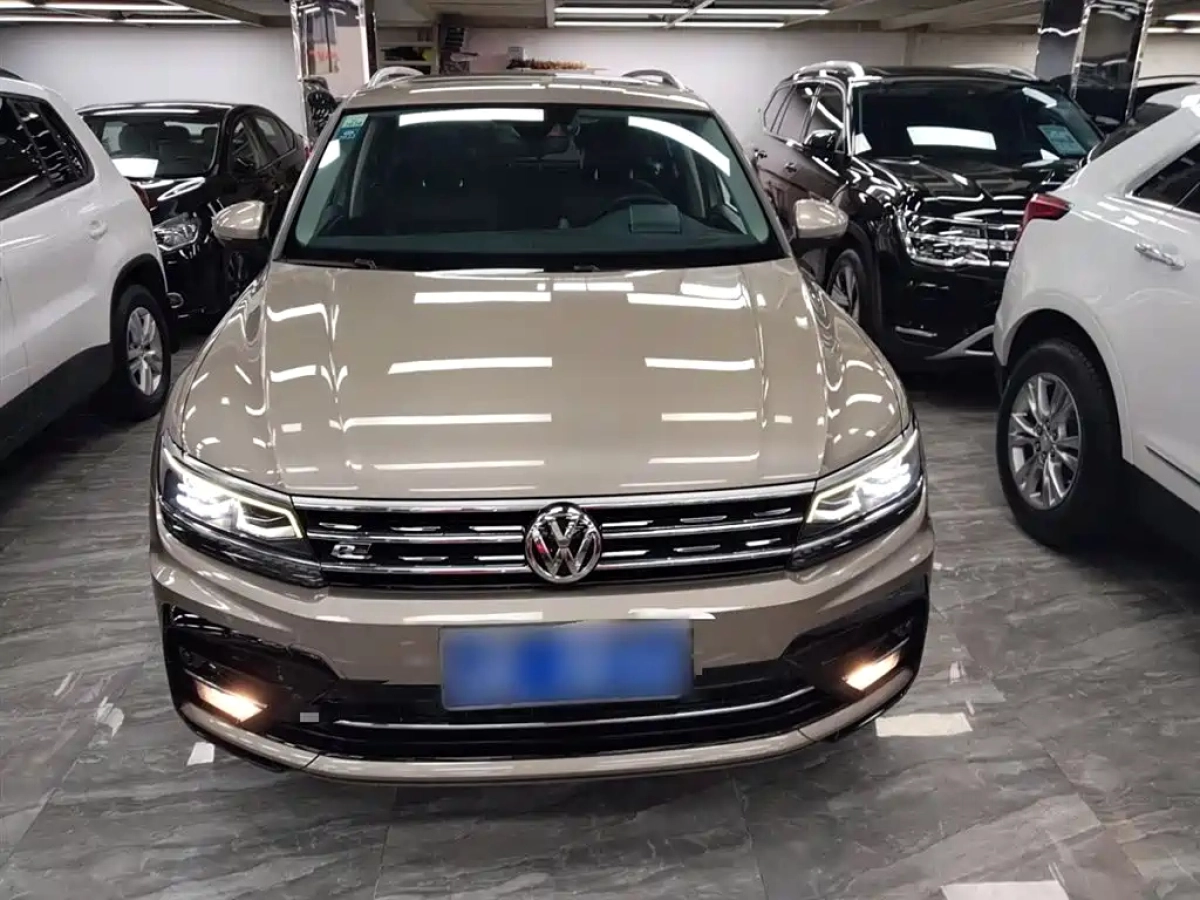 VOLKSWAGEN TIGUAN