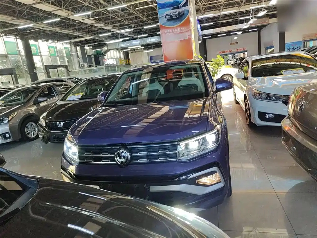 VOLKSWAGEN T-CROSS