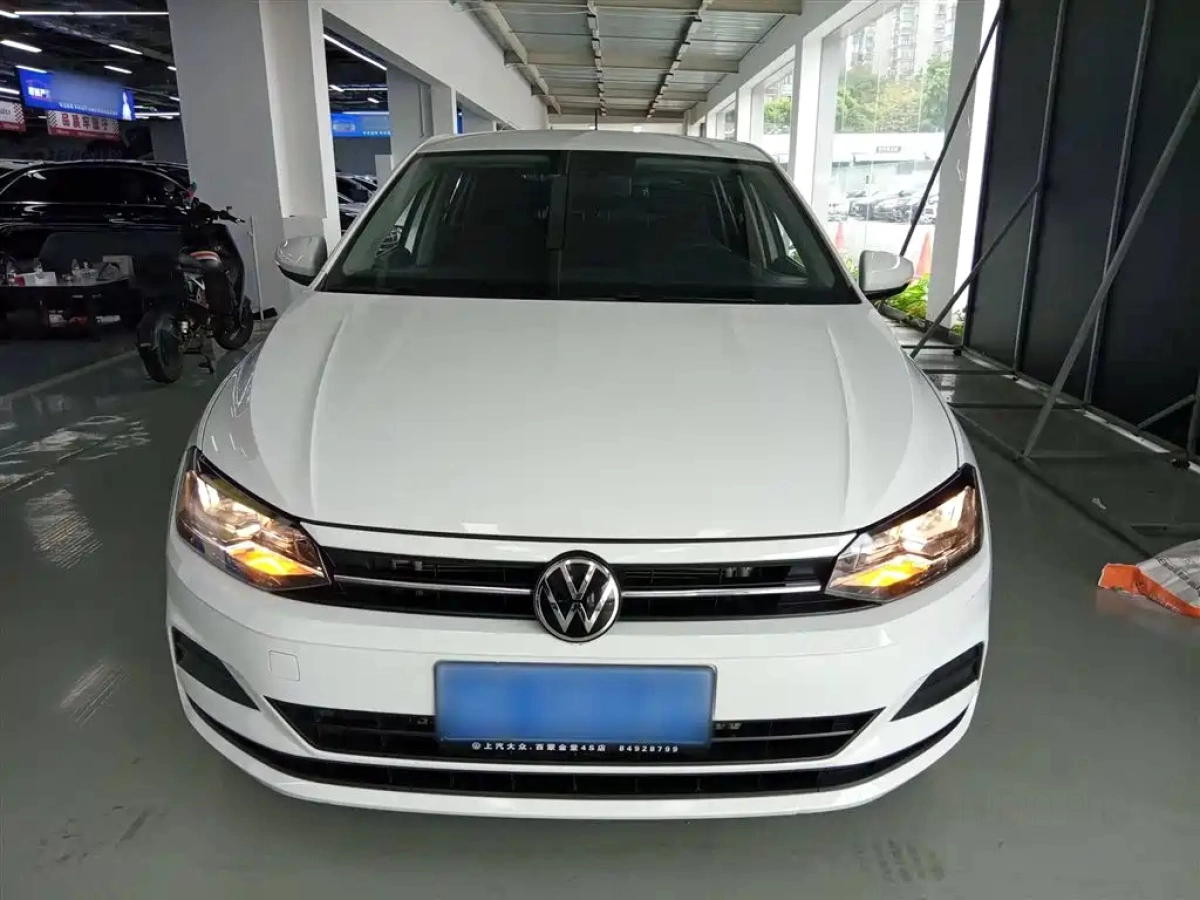 VOLKSWAGEN POLO