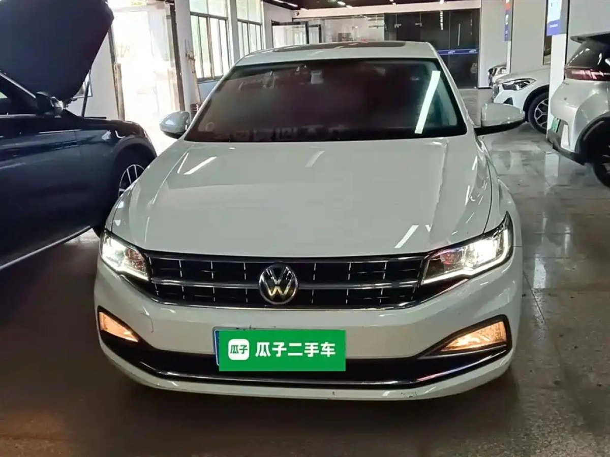 VOLKSWAGEN BORA