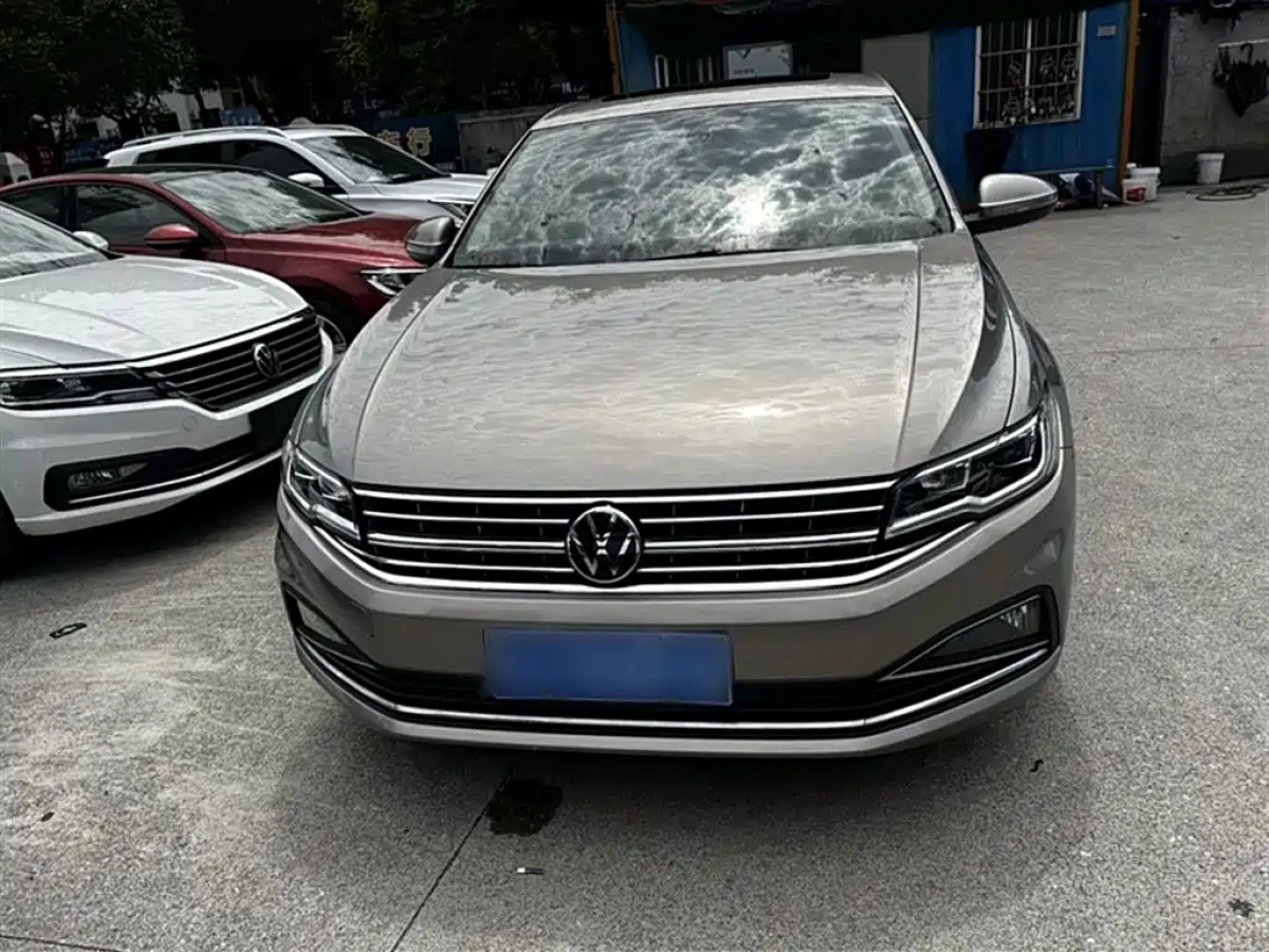 VOLKSWAGEN BORA