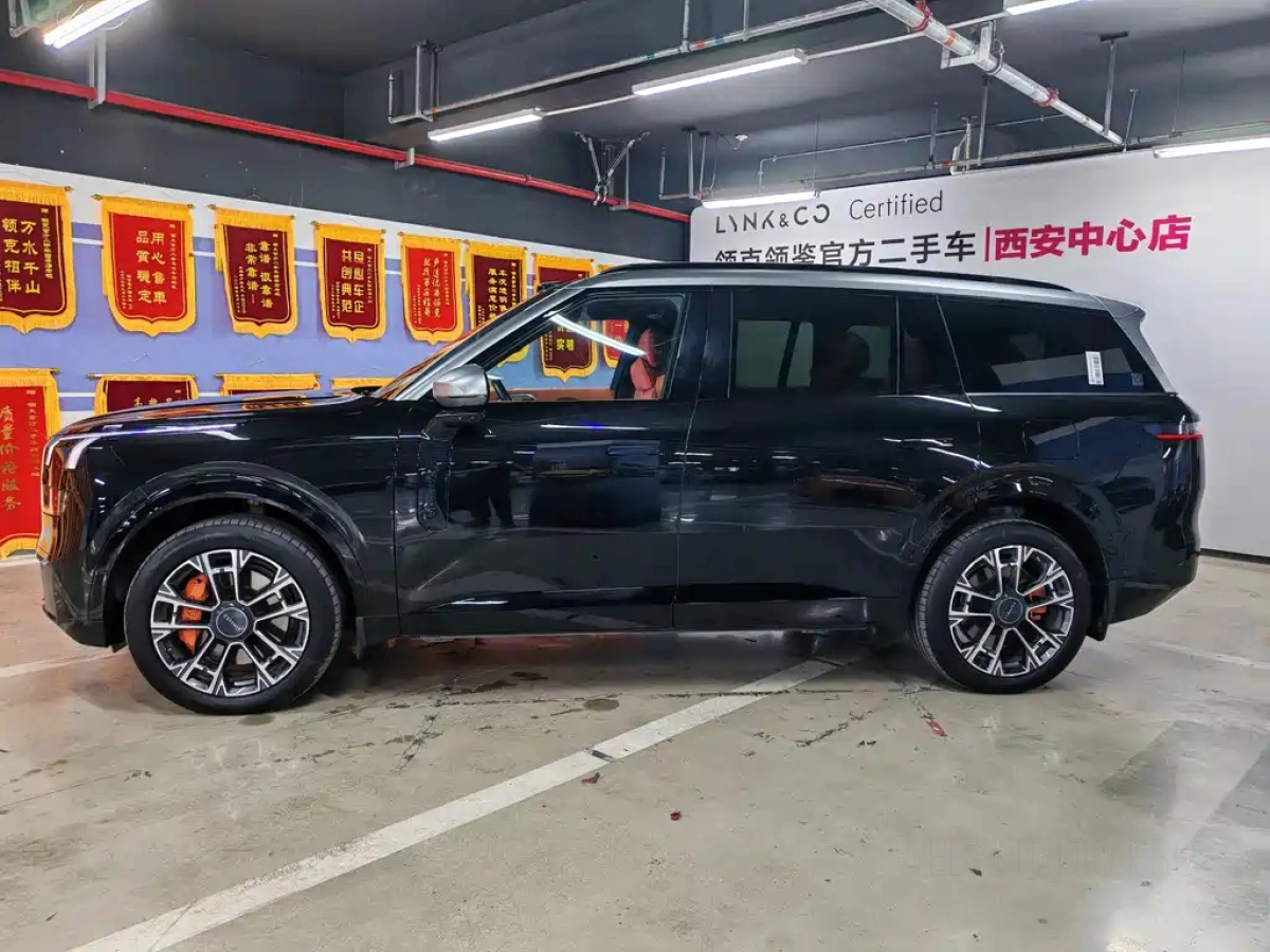 LYNK&CO 900