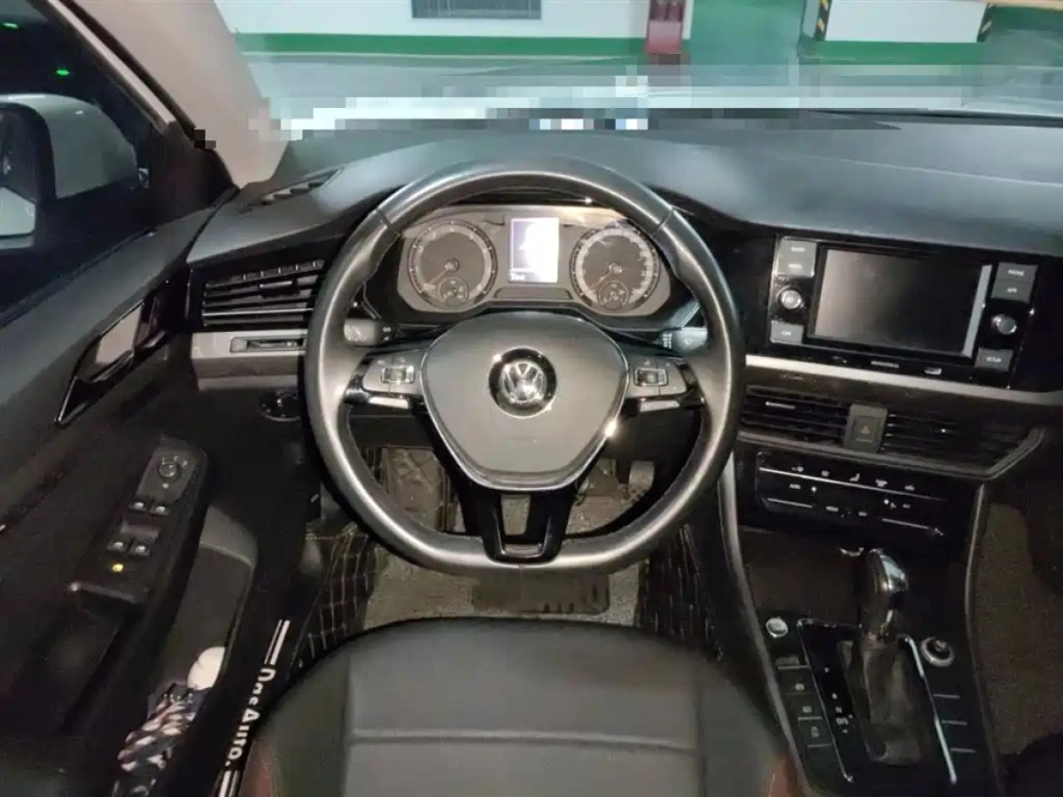 VOLKSWAGEN BORA