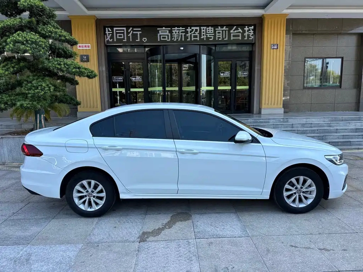 VOLKSWAGEN BORA