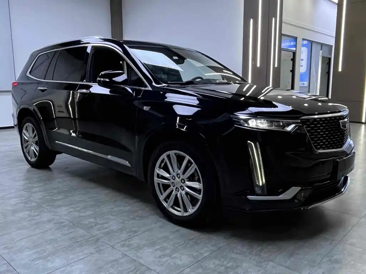 CADILLAC XT6