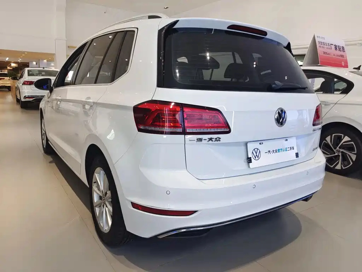 VOLKSWAGEN GOLF . SPORTSVAN