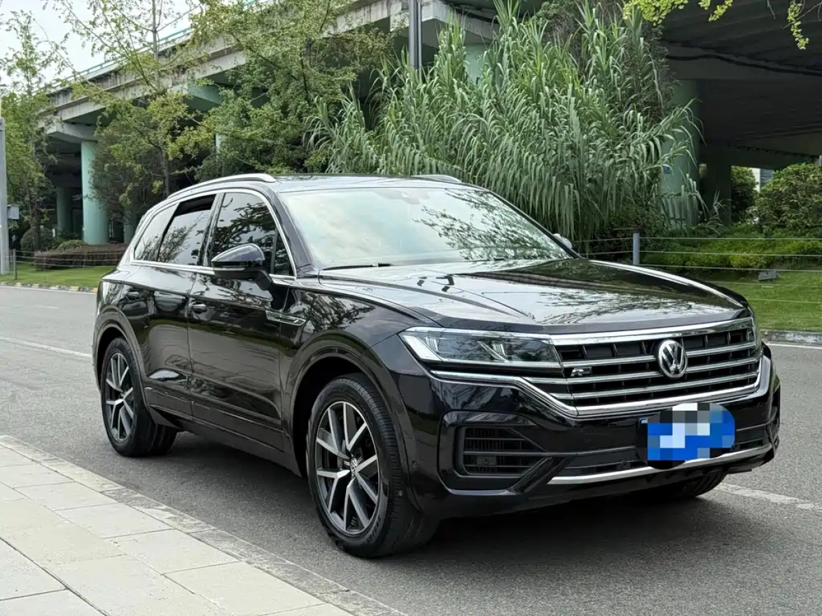 VOLKSWAGEN TOUAREG