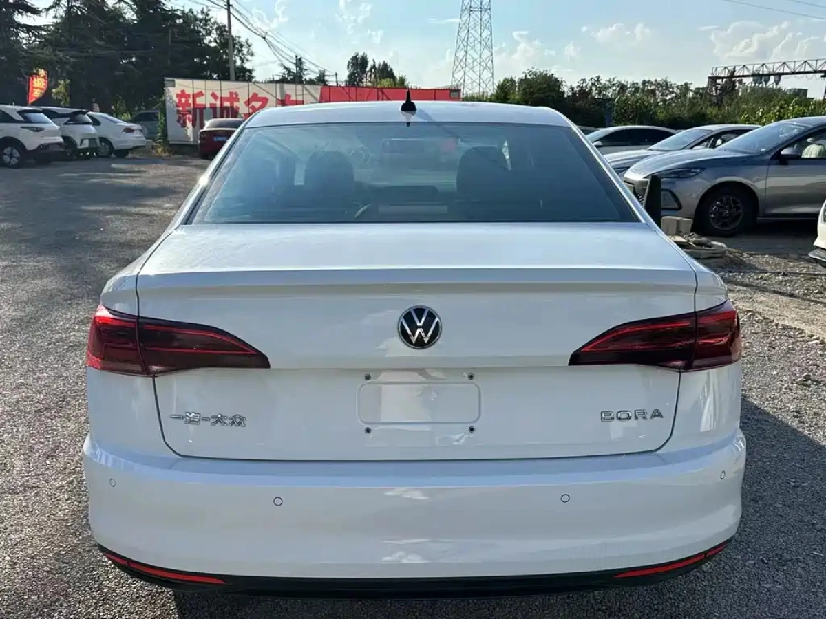 VOLKSWAGEN BORA