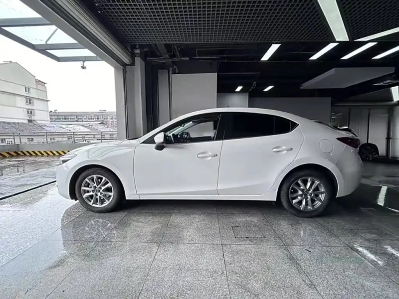 MAZDA 3 AXELA