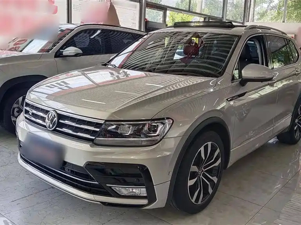 VOLKSWAGEN TIGUAN L