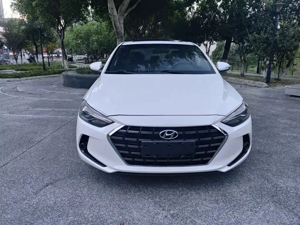 HYUNDAI ELANTRA
