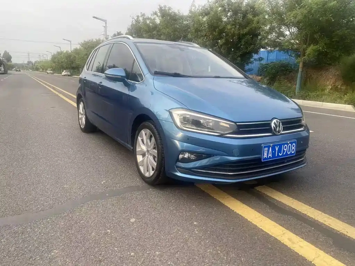 VOLKSWAGEN GOLF . SPORTSVAN