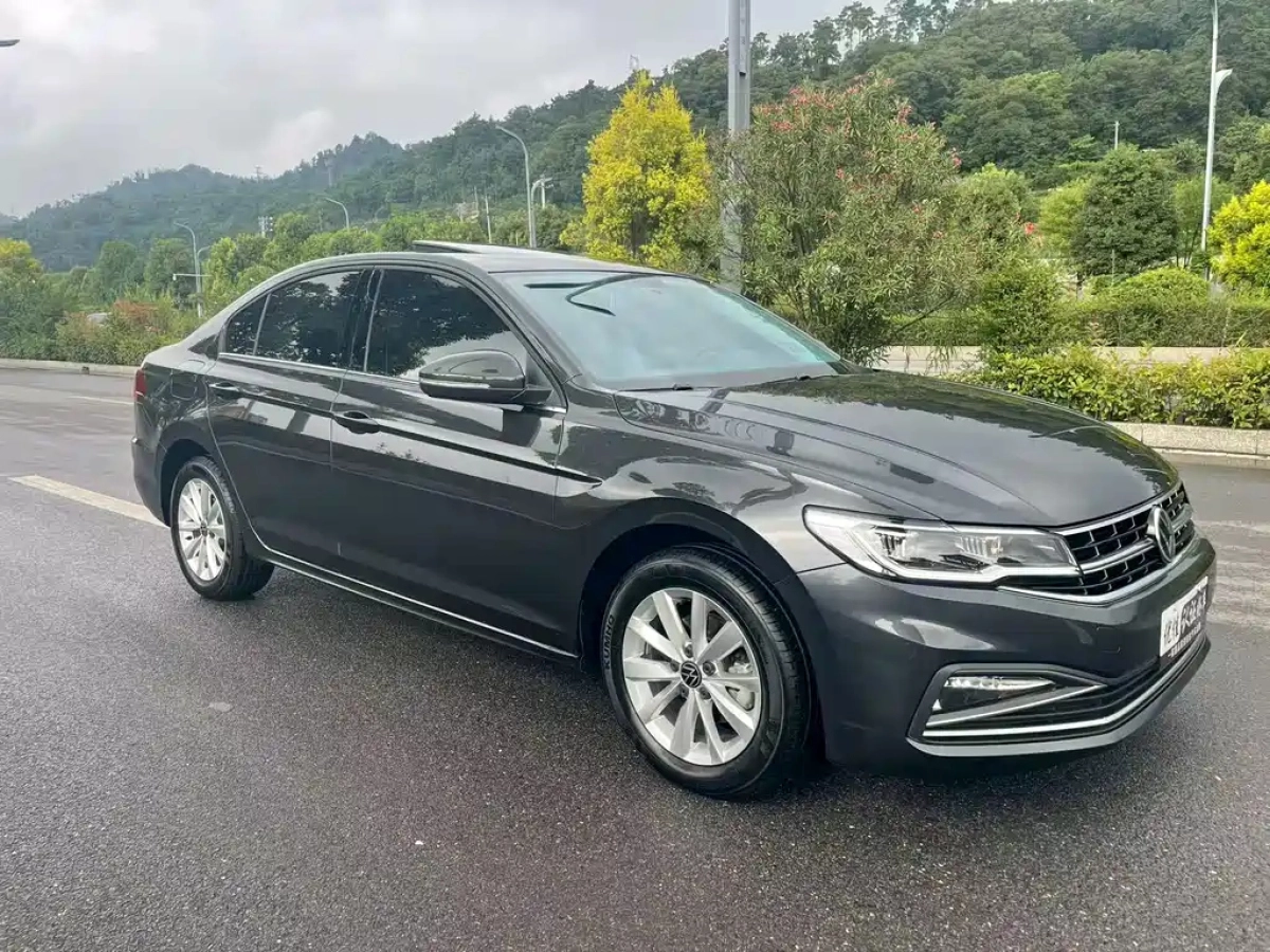 VOLKSWAGEN BORA