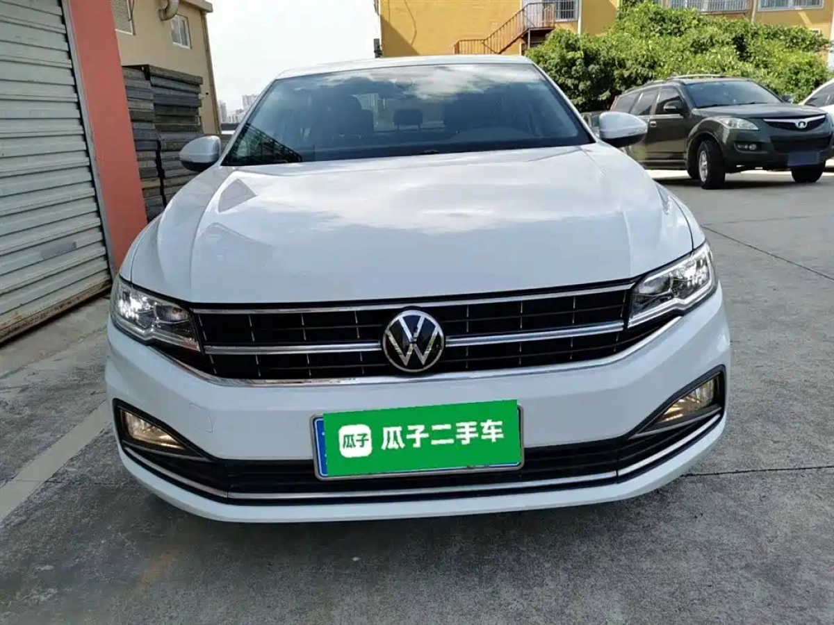VOLKSWAGEN BORA