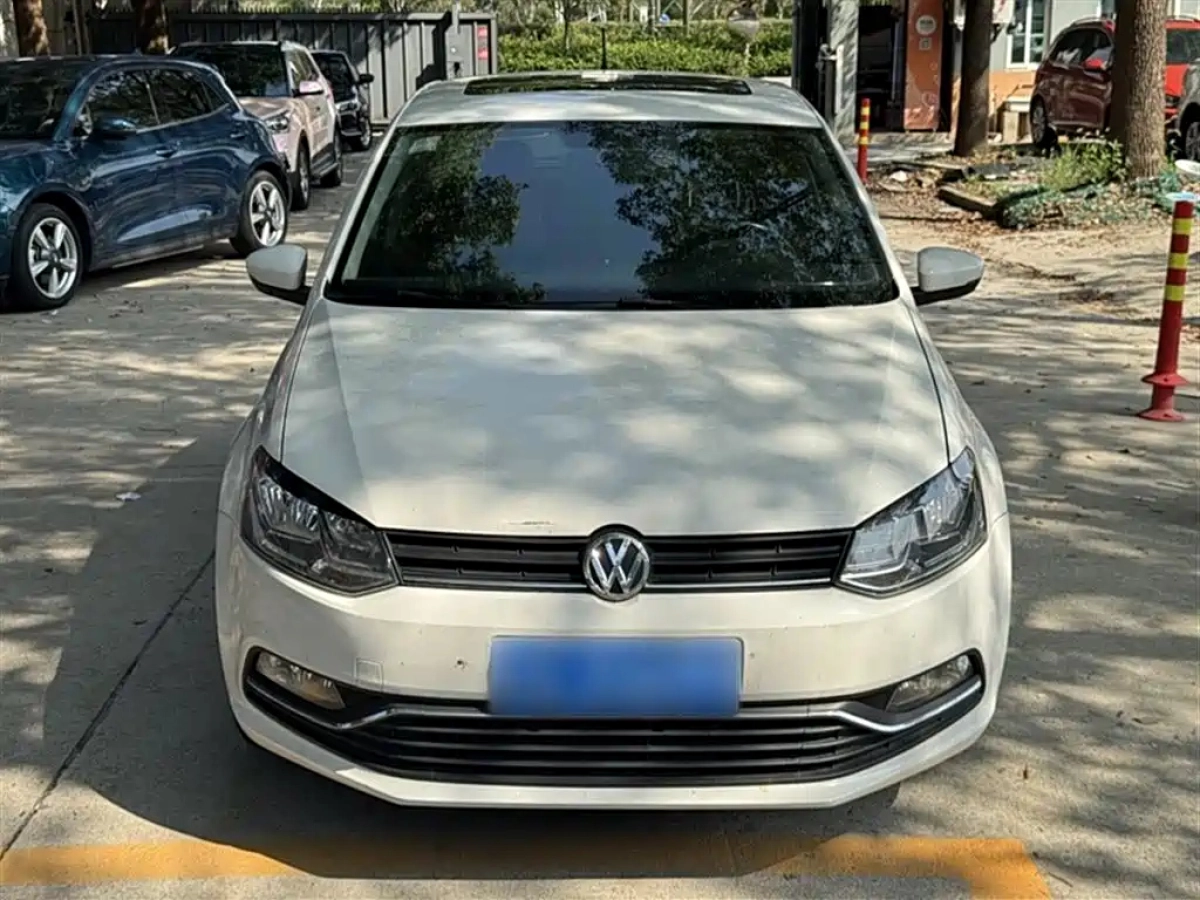 VOLKSWAGEN POLO