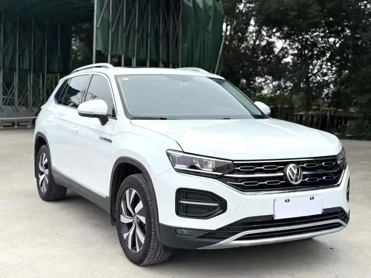 VOLKSWAGEN THARU