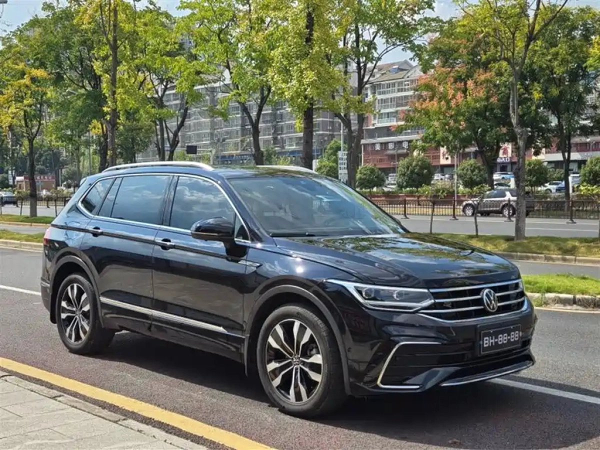 VOLKSWAGEN TIGUAN L