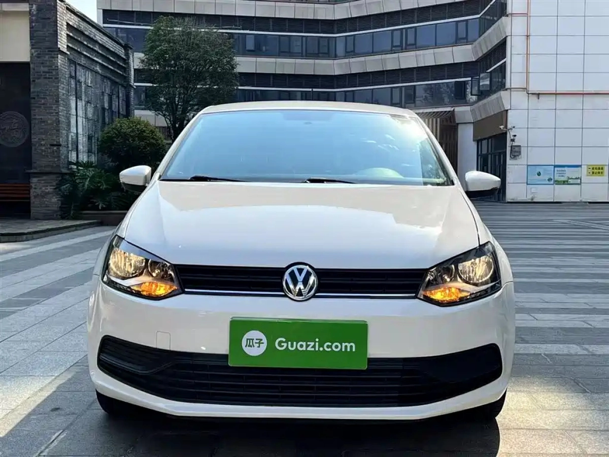 VOLKSWAGEN POLO