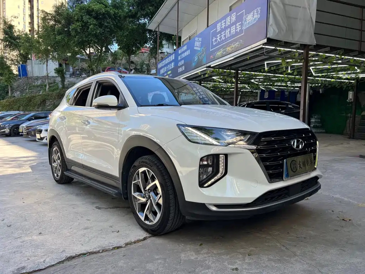 HYUNDAI TUCSON