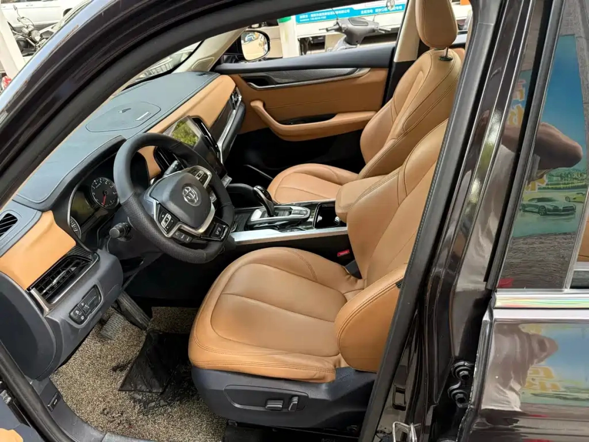 ZHONGHUA V7