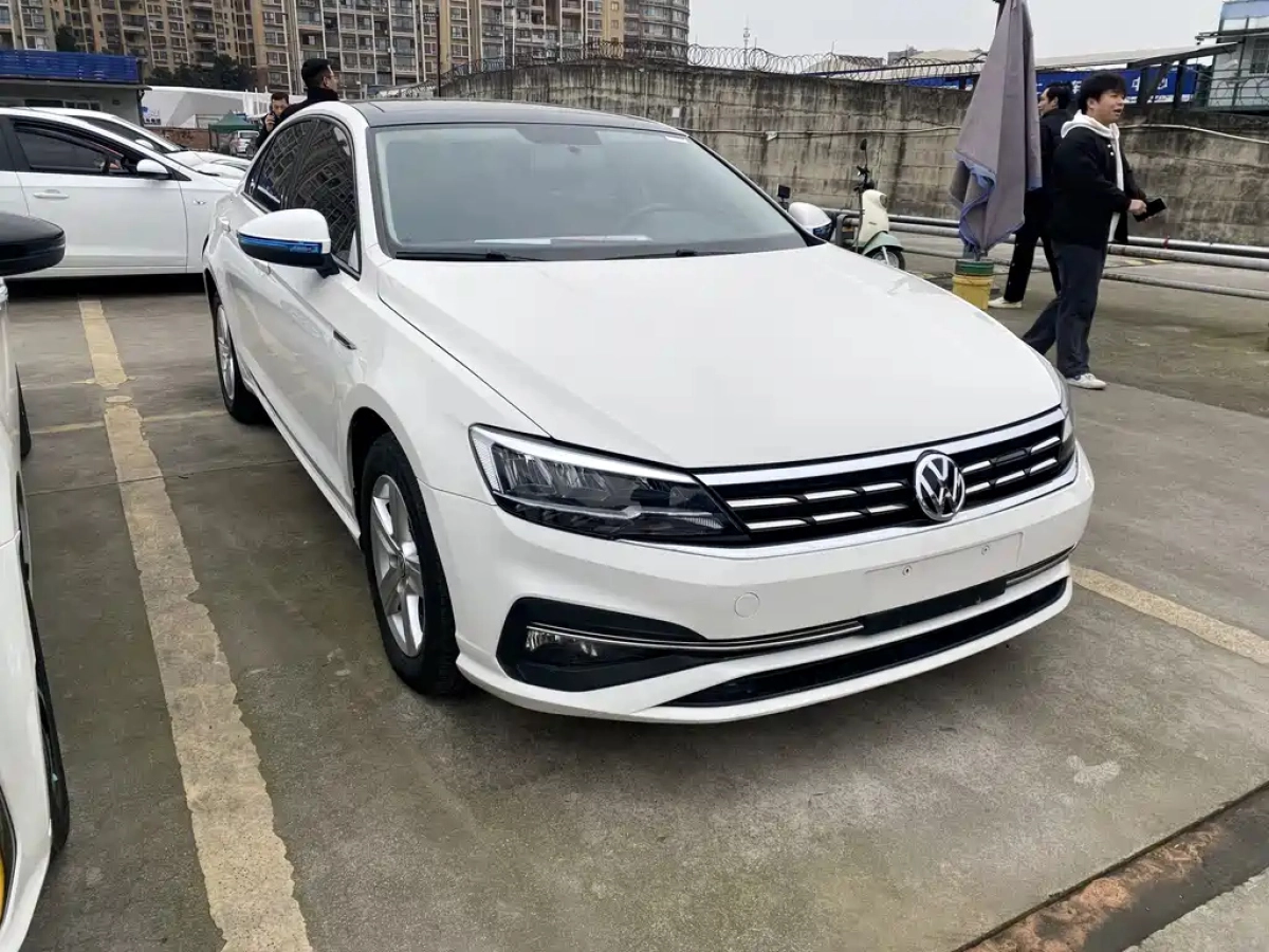 VOLKSWAGEN LAMANDO