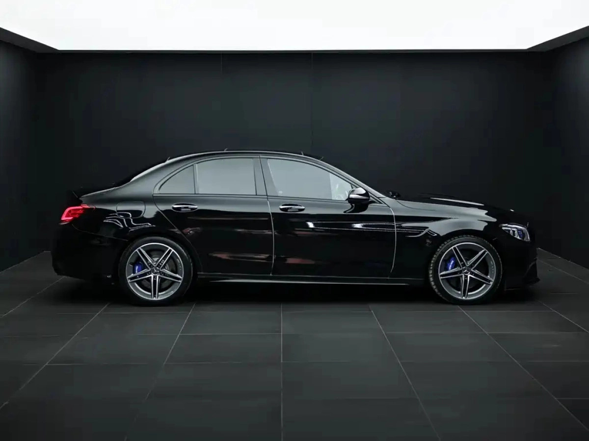 MERCEDES BENZ C-CLASS AMG