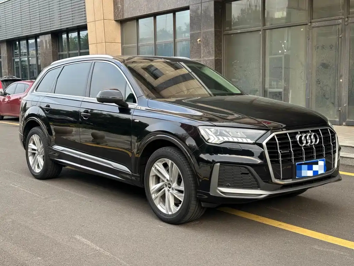 AUDI Q7