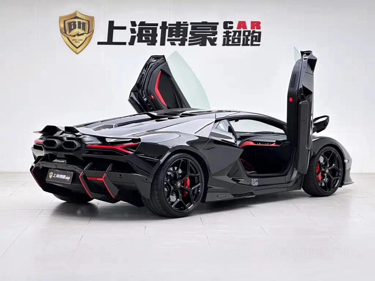 LAMBORGHINI REVUELTO