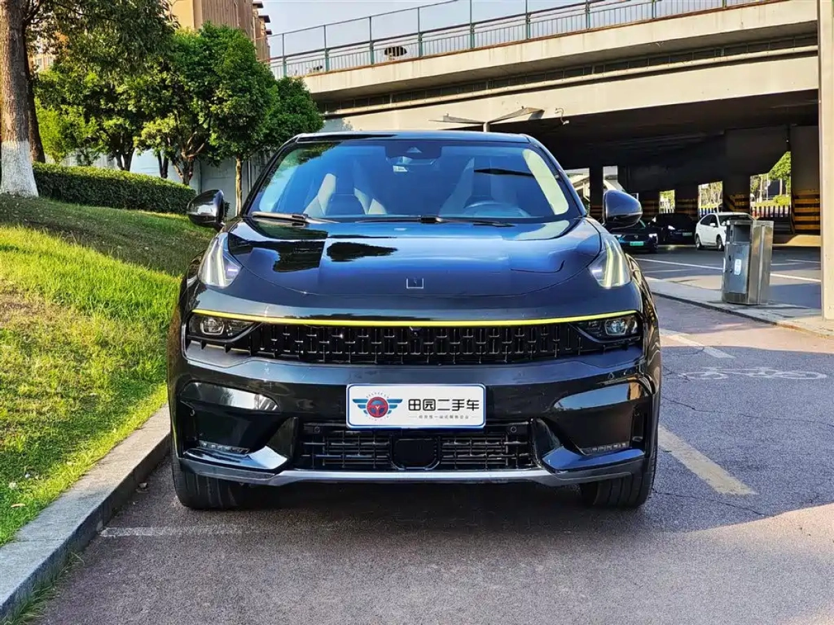 LYNK&CO 05