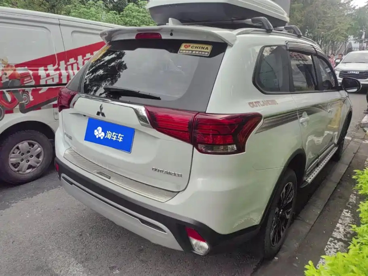 MITSUBISHI OUTLANDER