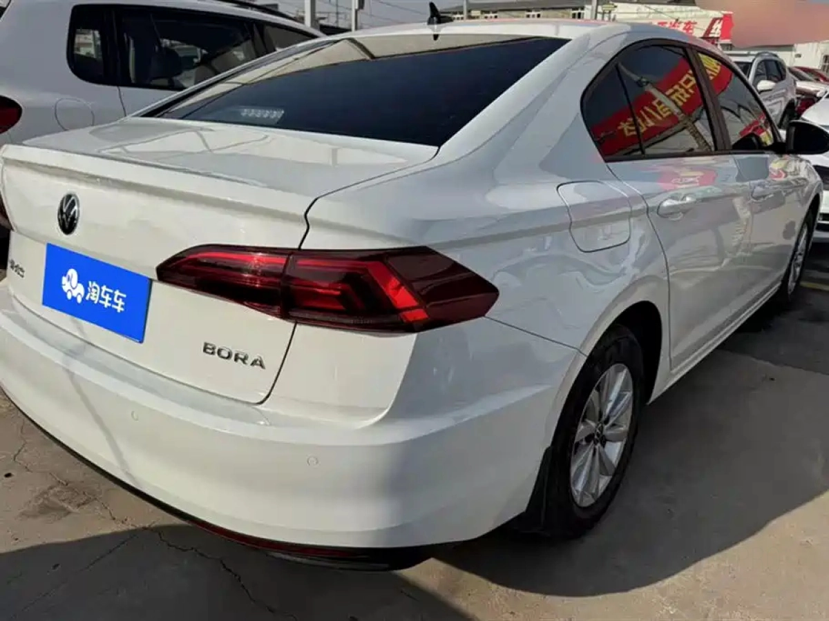 VOLKSWAGEN BORA