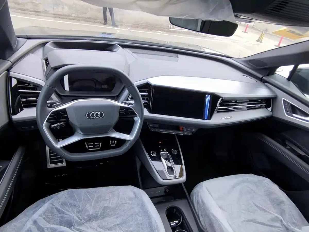 AUDI Q5 E-TRON