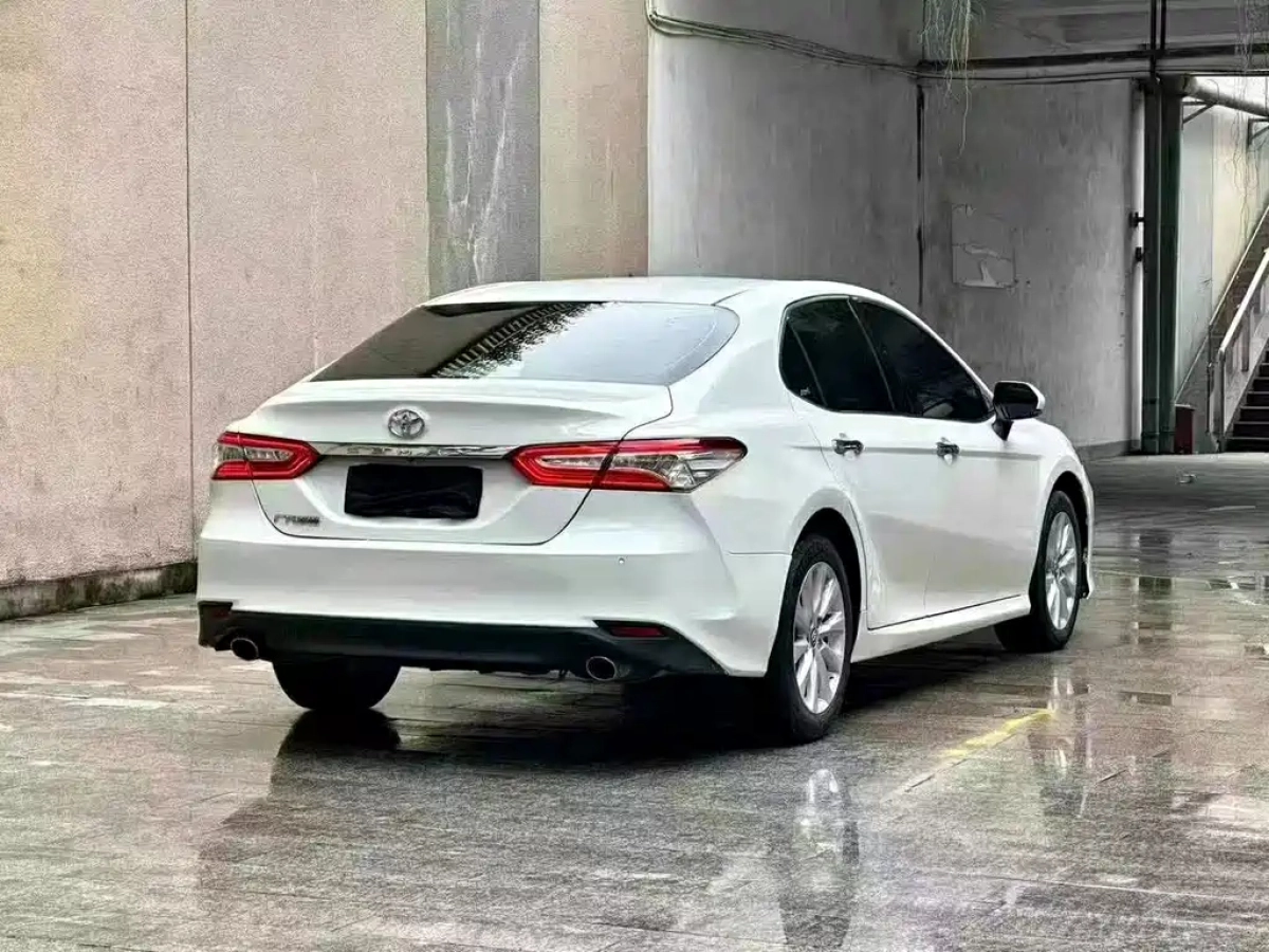 TOYOTA CAMRY