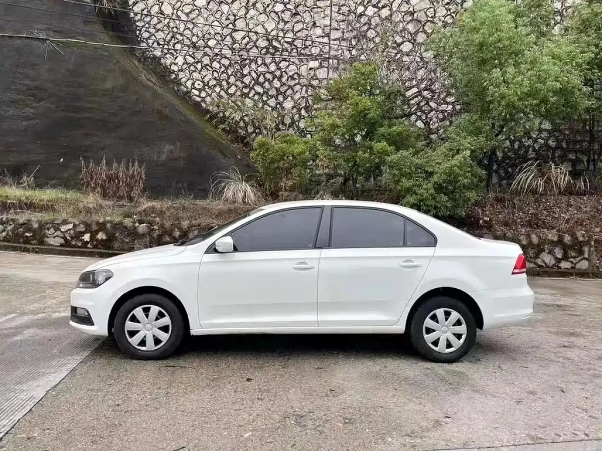 VOLKSWAGEN SANTANA