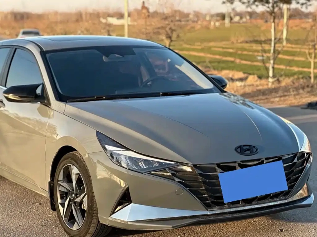 HYUNDAI ELANTRA