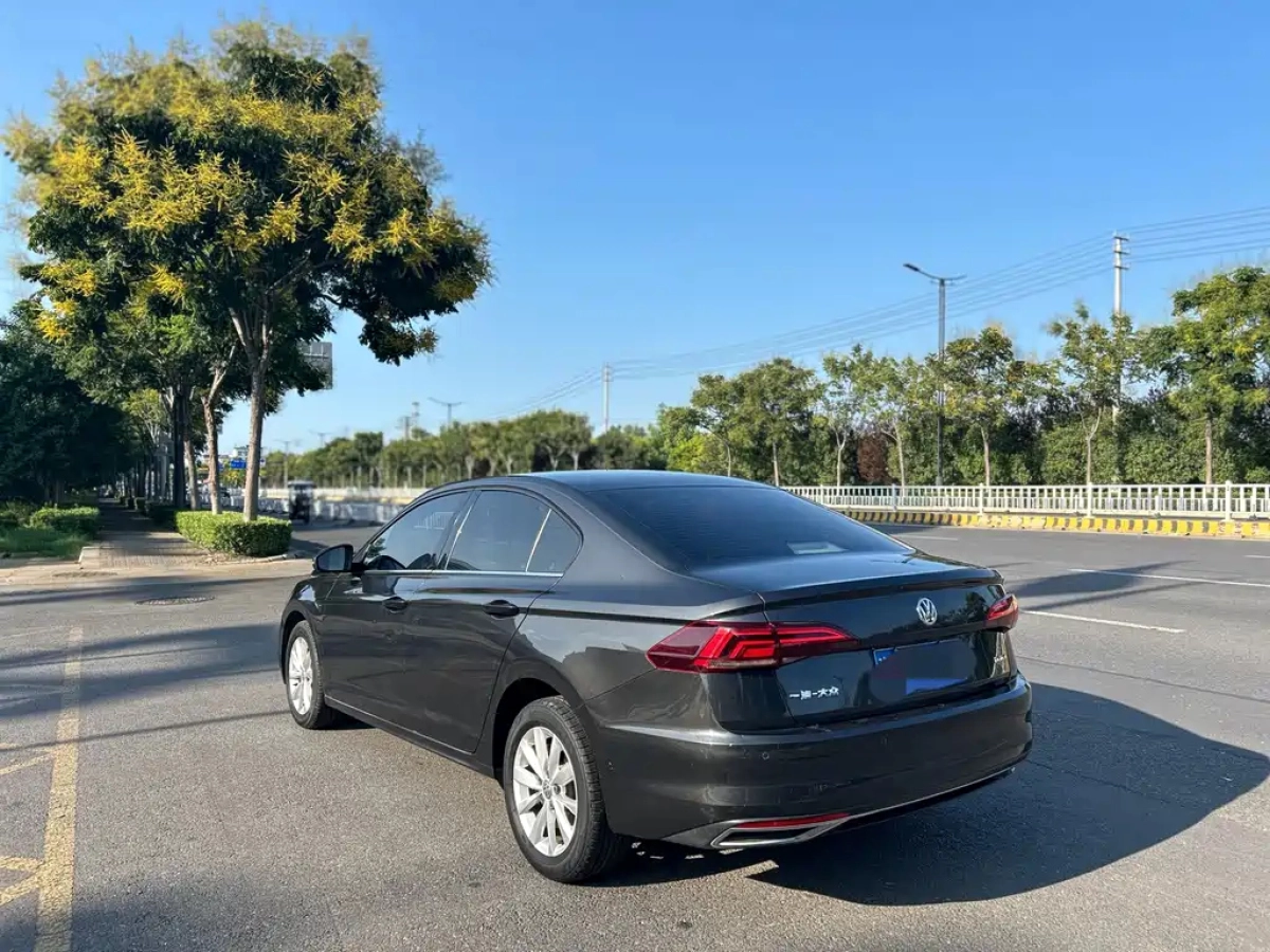 VOLKSWAGEN BORA